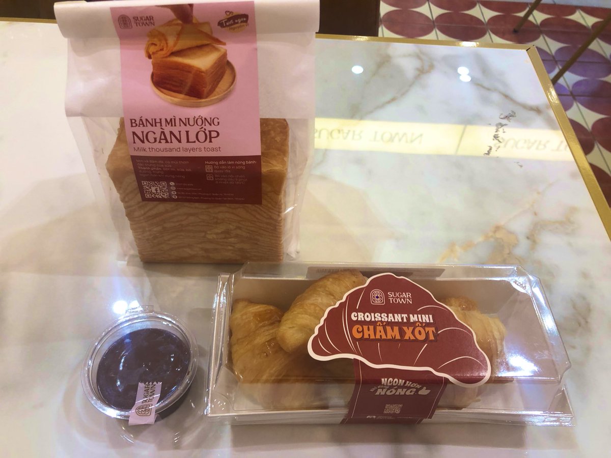 Khue_SK's tweet image. 運転中、雨が降ってきたので
SUGAR TOWNに避難した🛵

#Bakery #Cafe #SugarTown