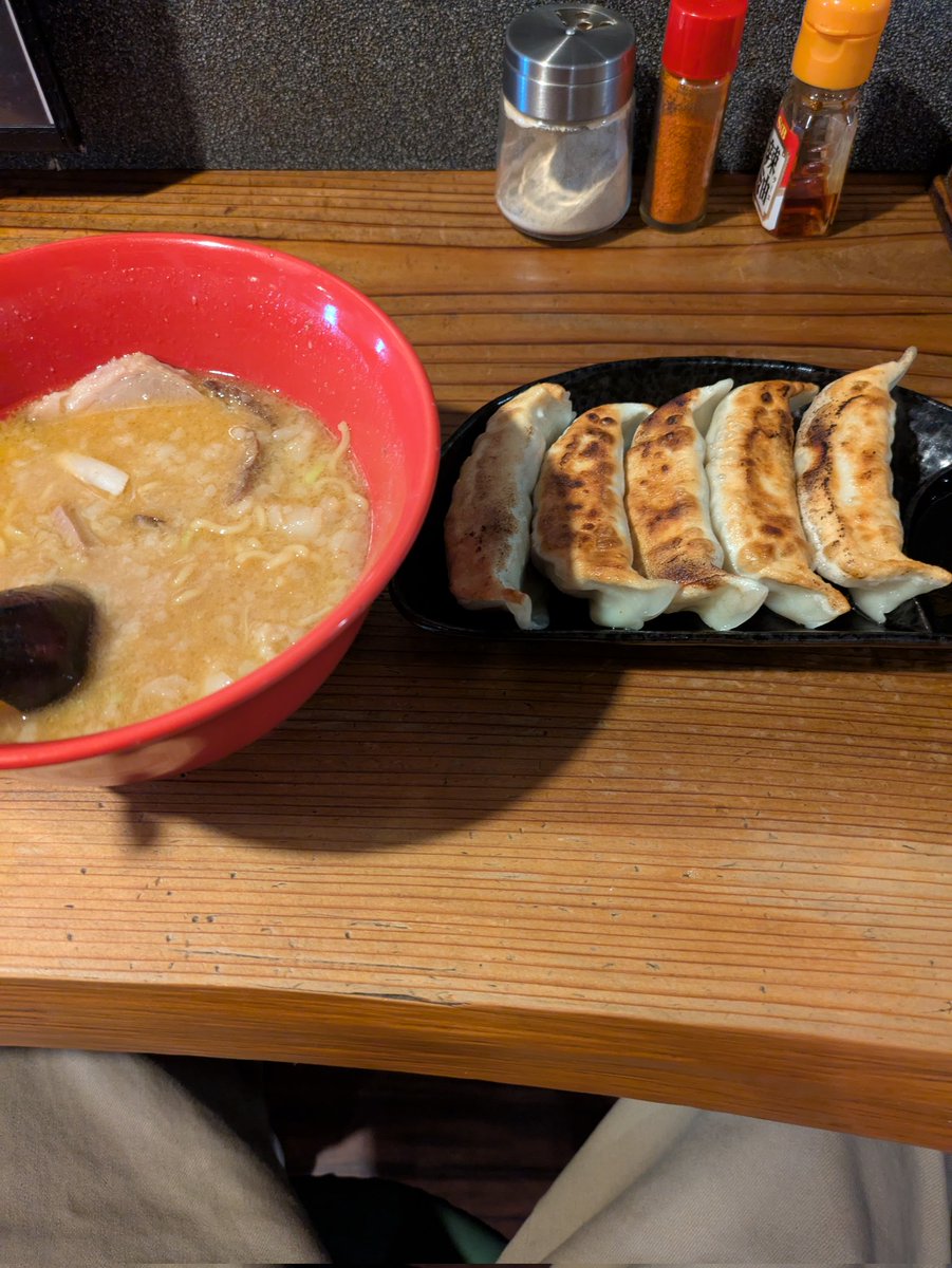 PRATT__Bi's tweet image. 旭川市 光林坊どうぶつえん通り店
@qre17x
背脂味噌󠄀ラーメン
餃子(無料券)
数量限定とはいえ通常メニューになった背脂味噌󠄀ラーメン
満足度高い1杯だった😋うまーい