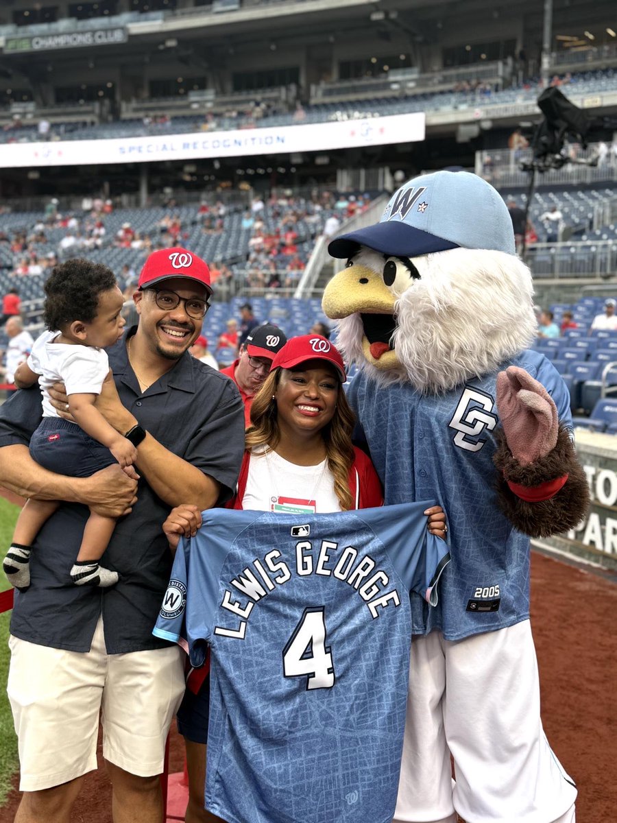 CMLewisGeorgeW4's tweet image. Thanks @Nationals for welcoming our community to Nats Park tonight to show our #Ward4 pride! 🏟️⚾️
Grateful to every neighbor who came out, especially @LBESDC Principal Shelly Gray who repped our community on the field!