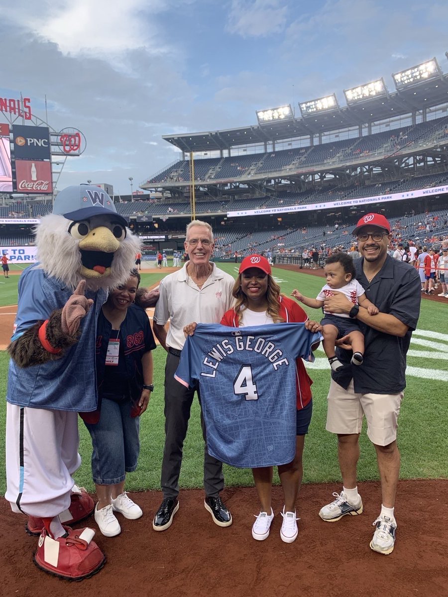 CMLewisGeorgeW4's tweet image. Thanks @Nationals for welcoming our community to Nats Park tonight to show our #Ward4 pride! 🏟️⚾️
Grateful to every neighbor who came out, especially @LBESDC Principal Shelly Gray who repped our community on the field!