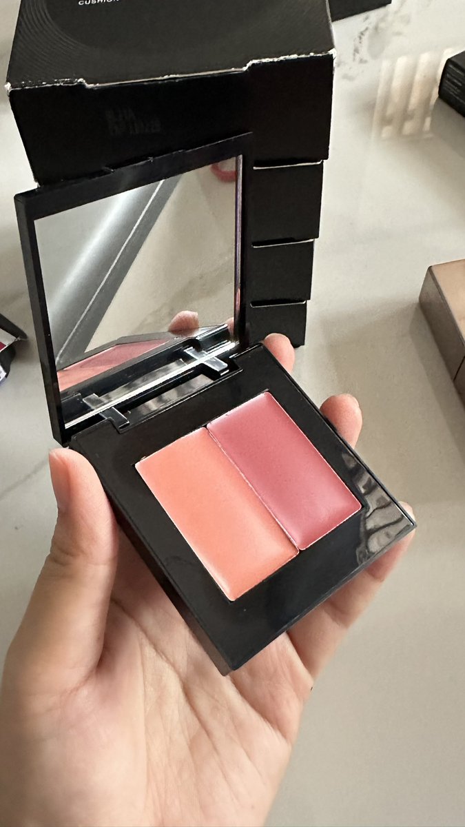 kucwon's tweet photo. wts make over euphoria powerstay cream blush, shade 10 magnetic rush. blush only ya no box. blm dipake samsek
💸100k https://t.co/W0kJNt8HCS
