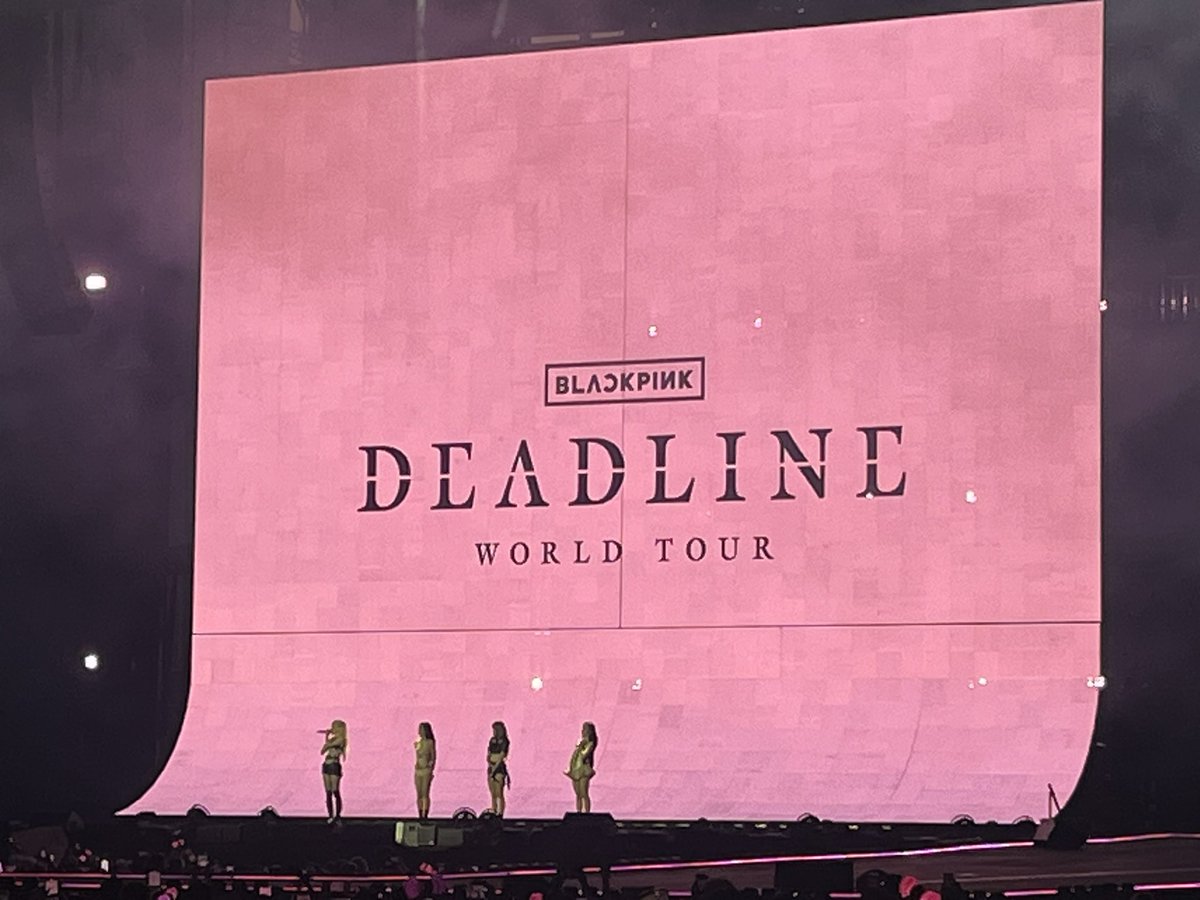elliestyles_3's tweet photo. Blackpink in your area 🖤🩷 #DEADLINE_IN_CHICAGO @BLACKPINK https://t.co/286QzmTIVQ