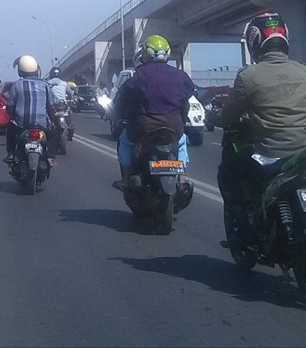 Pertarungan ada di mana² di jantungku di jantungmu di jantung kota di jantung hari² dan "lomba yang paling melelahkan adalah mengejar dunia, sejauh apapun kita berlari finish-nya adalah kematian 😬

MET happy weekend All
jangan lupa bahagia  ° ☕ 😎