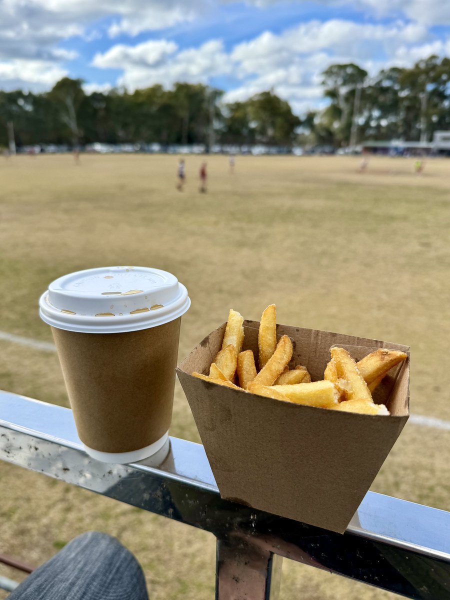 Waiting to film the match between #Rutherglen #Cats v #Wahgunyah
<a href="/RutherglenHigh/">Rutherglen High School</a> <a href="/ETallangatta/">Events Tallangatta</a>
#AFL #CountryFooty #Video
#Media #Footy #Melbourne
#CatsOnTwitter #JUMP #LetsGo