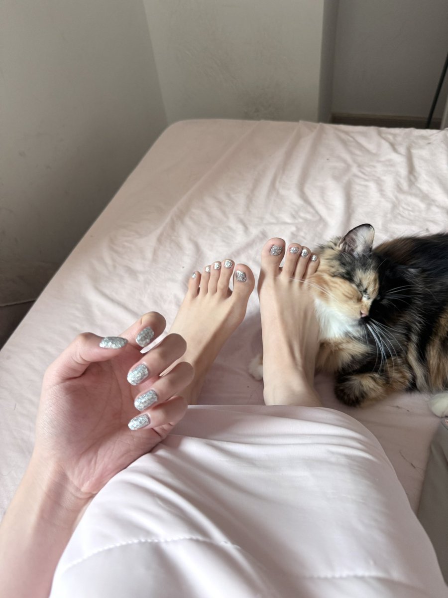 为什么同款美甲，脚上比手上好看