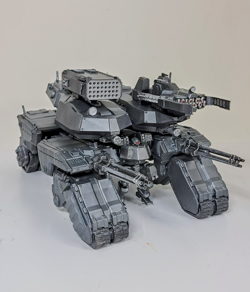 クリーチャーハンズ様(<a href="/creaturehands_s/">クリーチャーハンズ</a> )のカタフラクト完成しました！ずっとコイツの立体物が欲しいと思っていたので感謝しかありません😆ちなメインカメラ等のクリア部分はシルバー→クリアレッド→ダイソーのUV赤レジンで表現しました！