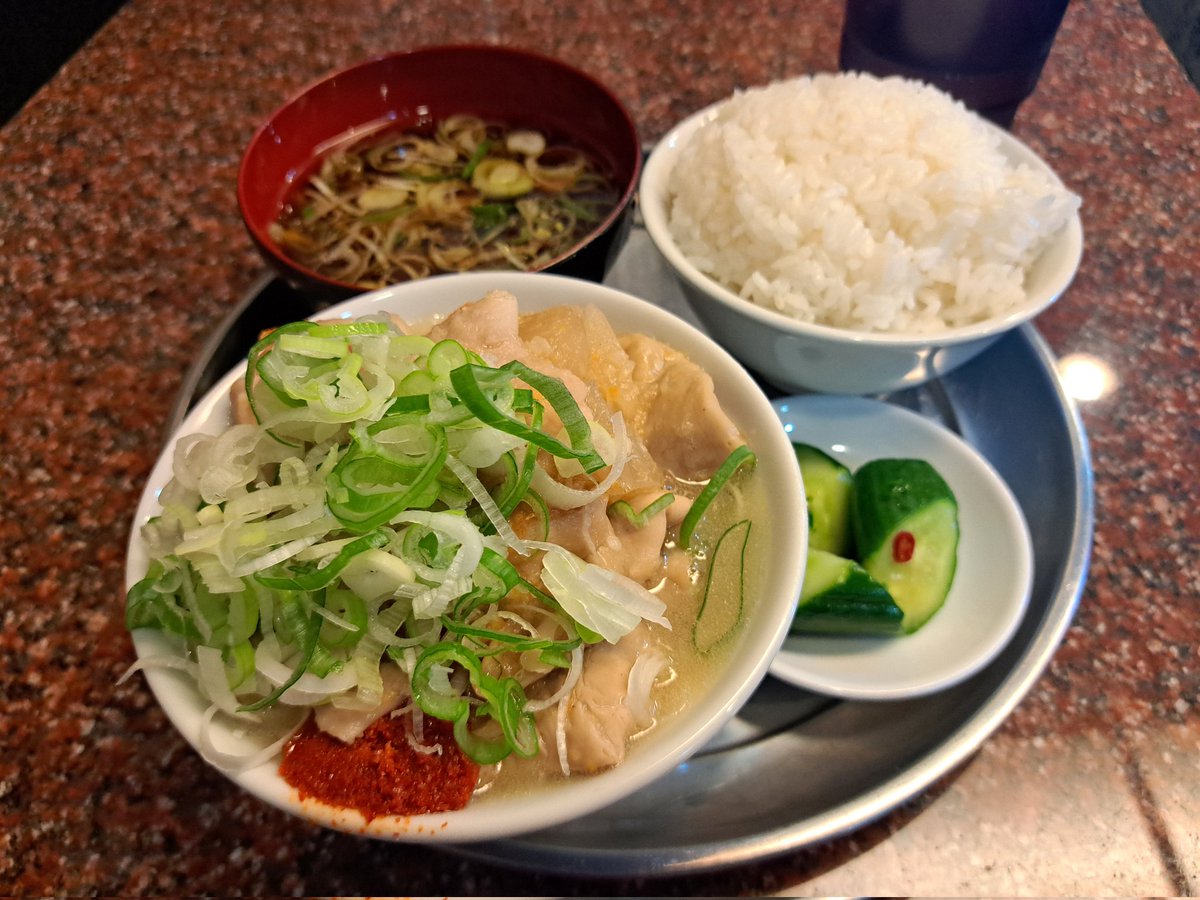 MAMO_CHANNEL666's tweet image. お昼はご飯は
🐷煮込みや左斜め上24°
自家製麺テル’ZUさんへ
限定🍜麻辣湯麺+生卵
🐷🍚もつ煮定食(並)
麻辣湯麺🍜🌶️
具材と辛味の塩梅が旨い🙆✨
そしてメイン🐷もつ煮定食
コチラも具沢山で超絶旨い😆
🍜🍚めっちゃ満たされて💘
ごちそうさま😋
色んな創作(おかず)ラーメン
🍜また食べたかった🥲