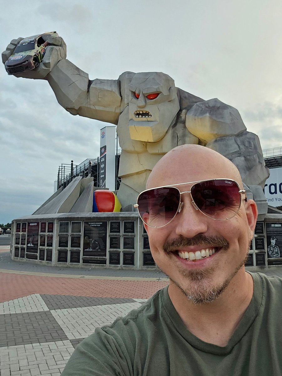 DivisiveContent's tweet image. Spent the day at the Monster Mile talking to real Americans — people who love this country, love fast cars, and aren’t afraid to have divisive conversations.
We asked about the future of the country, fast cars vs. fast women, and whether fans would ever trust a self-driving car…