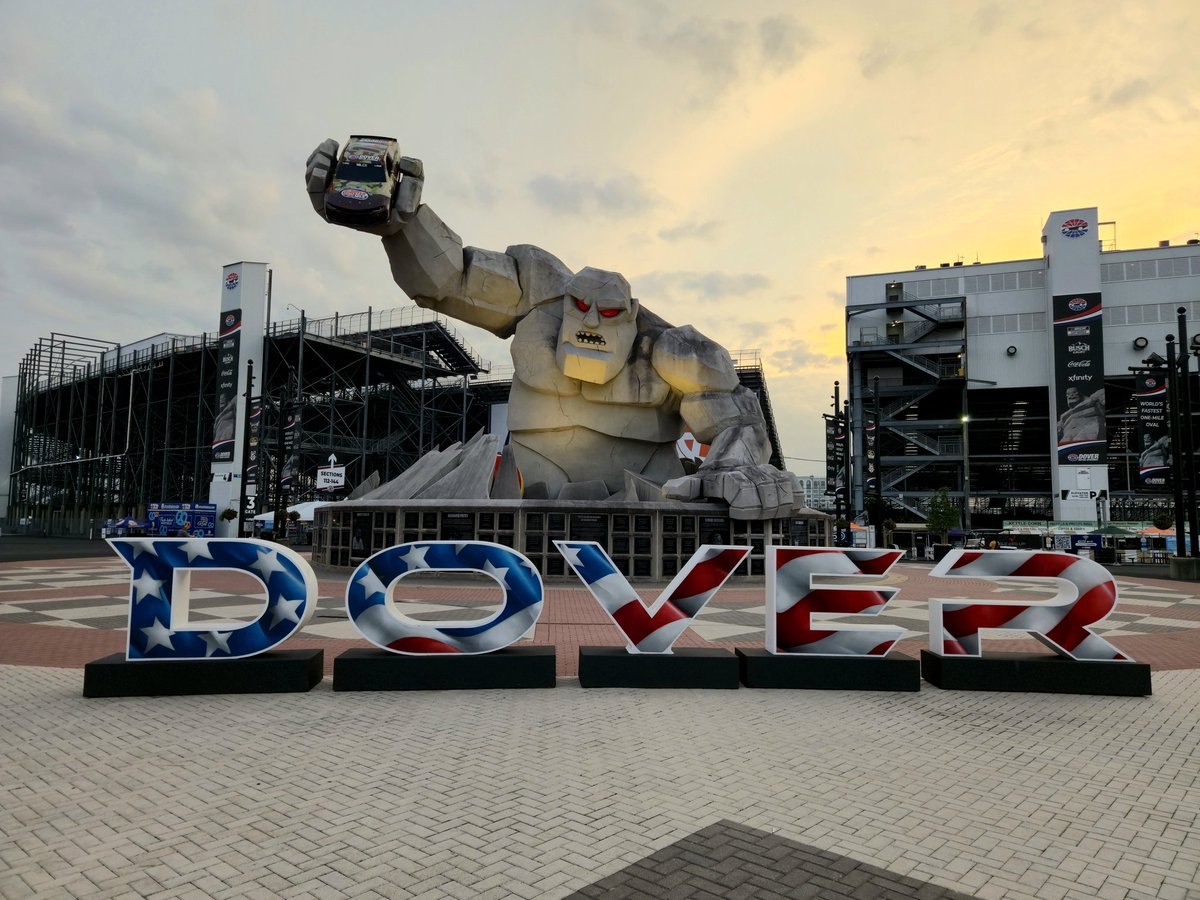 DivisiveContent's tweet image. Spent the day at the Monster Mile talking to real Americans — people who love this country, love fast cars, and aren’t afraid to have divisive conversations.
We asked about the future of the country, fast cars vs. fast women, and whether fans would ever trust a self-driving car…