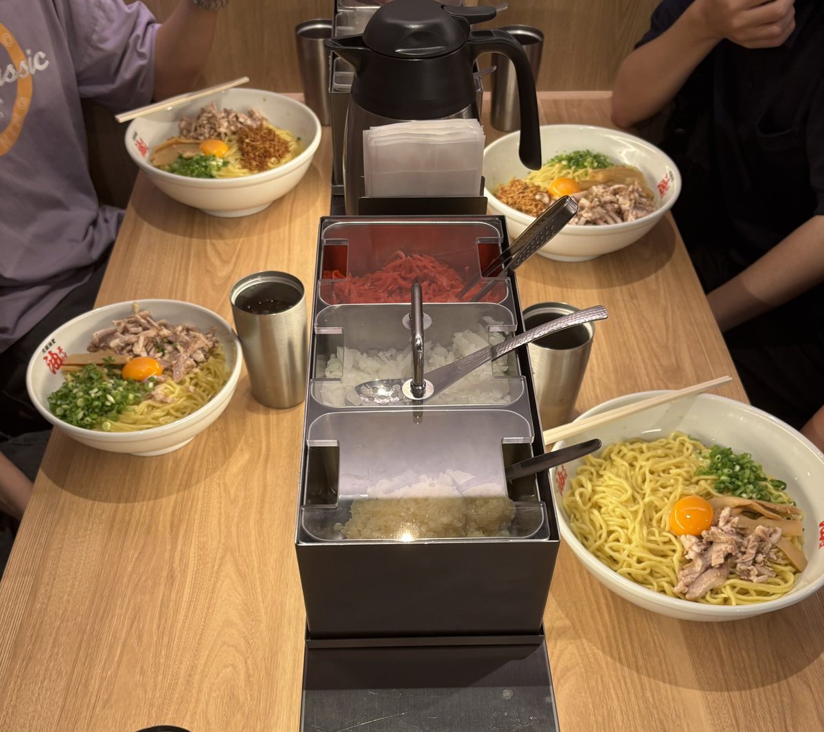 gk_suranpu's tweet image. 俺以外皆ジャンボ
大盛りの俺より食べるの早い笑笑