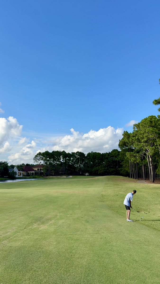 The Raven in Sand Destin. Hit an 8 iron less than a foot from the hole on second shot par 4. Almost and 🦅. But 🐦 #Destin