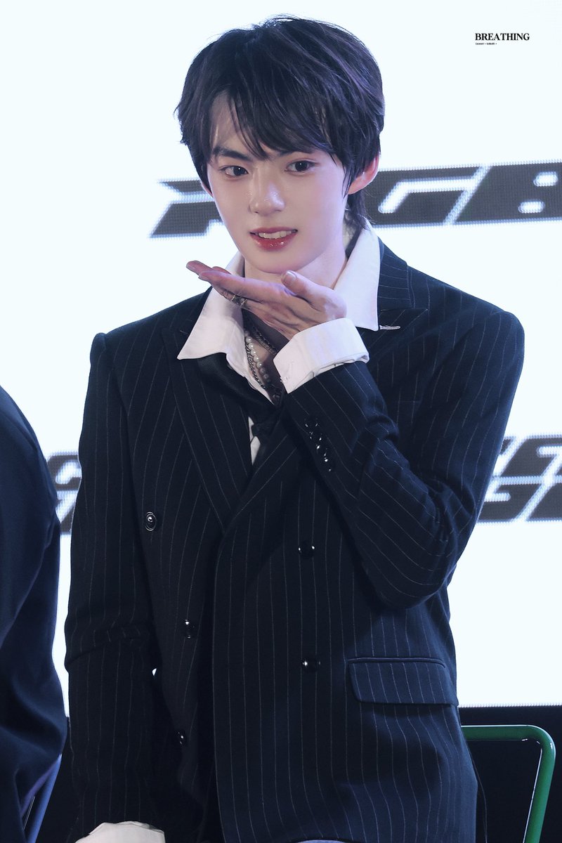 250718
RGB计划概念发布会
#何禧龙 #HEXILONG #RaceBace