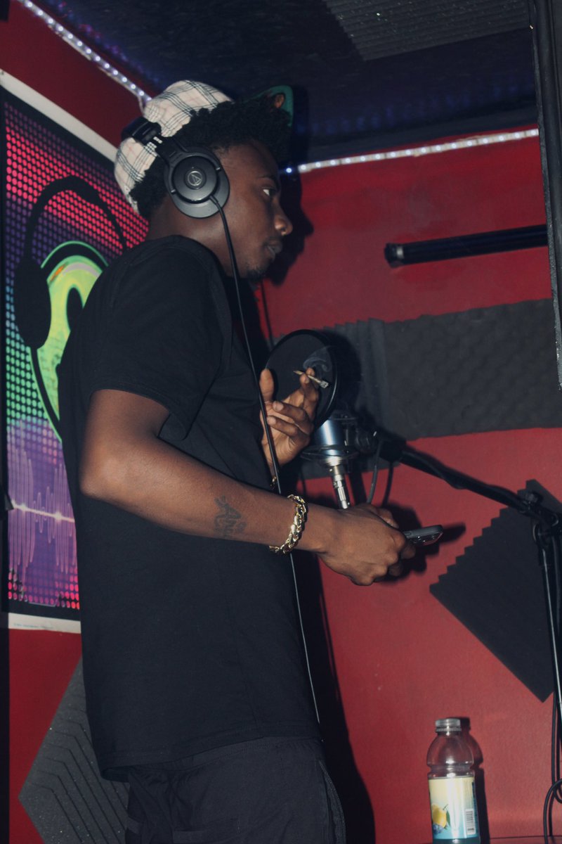 I’m Tryna Motivate My City I Feel Like <a href="/hunchoamir2700/">HeadHunchoAmir</a>