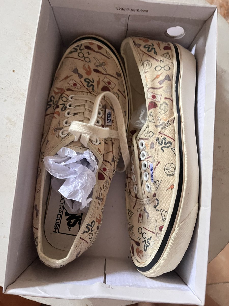 WTS SEPATU VANS  AUTHENTIC ANAHEIM. belum pernah dipakai sama sekali, ukurannya kebesaran. beli langsung di offline storenya tahun 2023. kotaknya udah hilang #zonauang️ #preloved