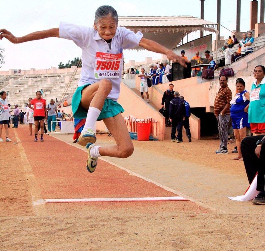 joybhattacharj's tweet image. Post to be repeated every year!
75 year old Oinam Rashi Devi from Manipur in action during the 35th National Masters Athletics Championship 2014 in Coimbatore.
Photo source PTI