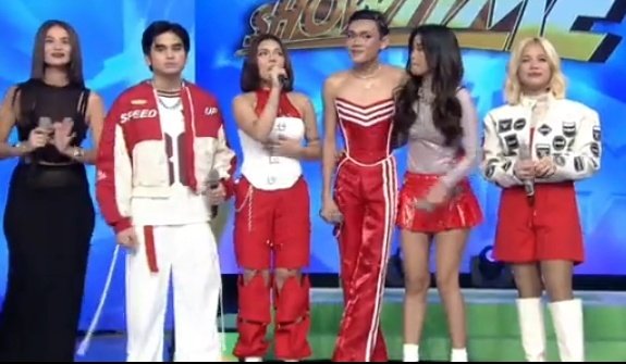 kloudlover's tweet image. Si bunso sinama ang nililigawan niya? Mag katabi na naman WillCa Hahaha!
#PamilyaShowtime