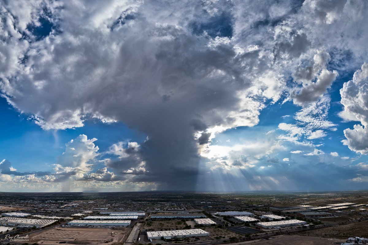 raychiarello's tweet image. Earlier this evening, we had this storm forming west of El Paso. It was followed an hour later with the haboob seen in my previous post.
#Monsoon2025 #ElPaso #Texas #epwx #txwx #StormHour #Drone #DJImini3Pro @KTSMtv @NWSElPaso @HannahKFOX14