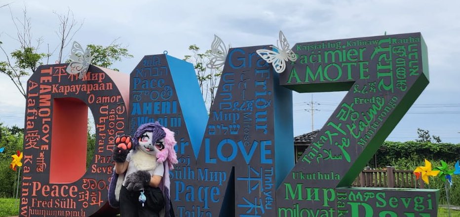 OctoberrK's tweet image. Ever seen a furry at the korean DMZ border

Well now you have