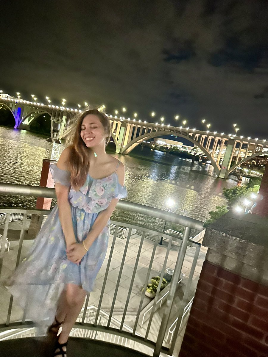 🚫 Makeup
🚫 Filters
🚫 Hair products/styling

Just Me by the River 🥰 🌊
