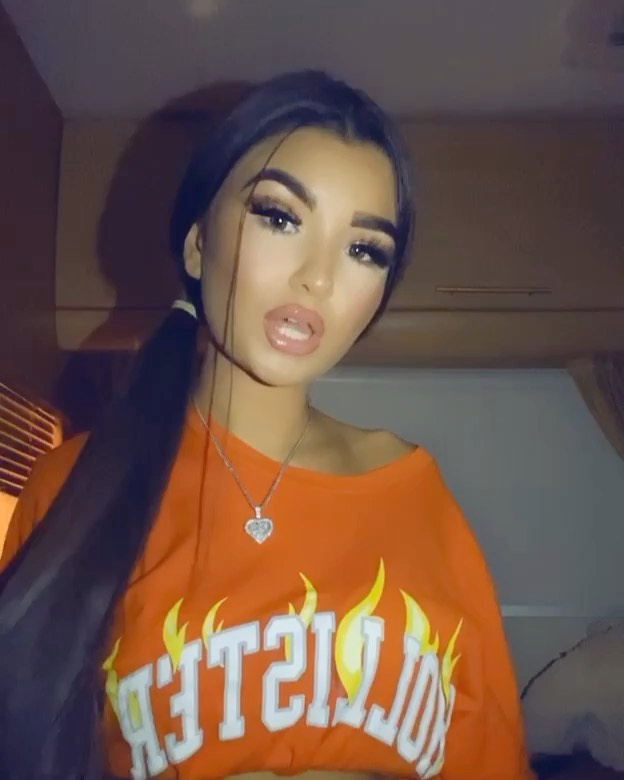 ChavsBeautie's tweet photo. Full Gallery 33 PICTURES: https://t.co/ZhrtHBcPfe OR https://t.co/ltUoeXwck7 https://t.co/Rn8GmuM58o