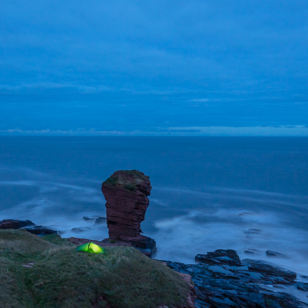 QuintinLake's tweet image. Dusk camp at Deil’s Head 🏴
A full-page opener introducing the #Angus chapter of #ThePerimeterBook Order here 👉 amzn.eu/d/3pWJtK6