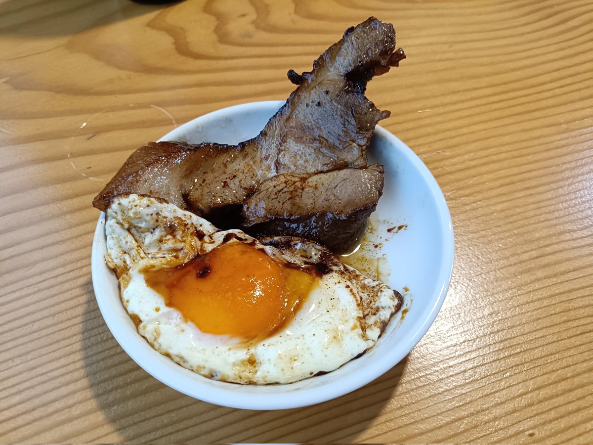a_r_r_r_p's tweet image. 煮込みや左斜め上24°
多分煮込み食べるラストチャンス
常連さんとお店のやり取りマジで楽しい