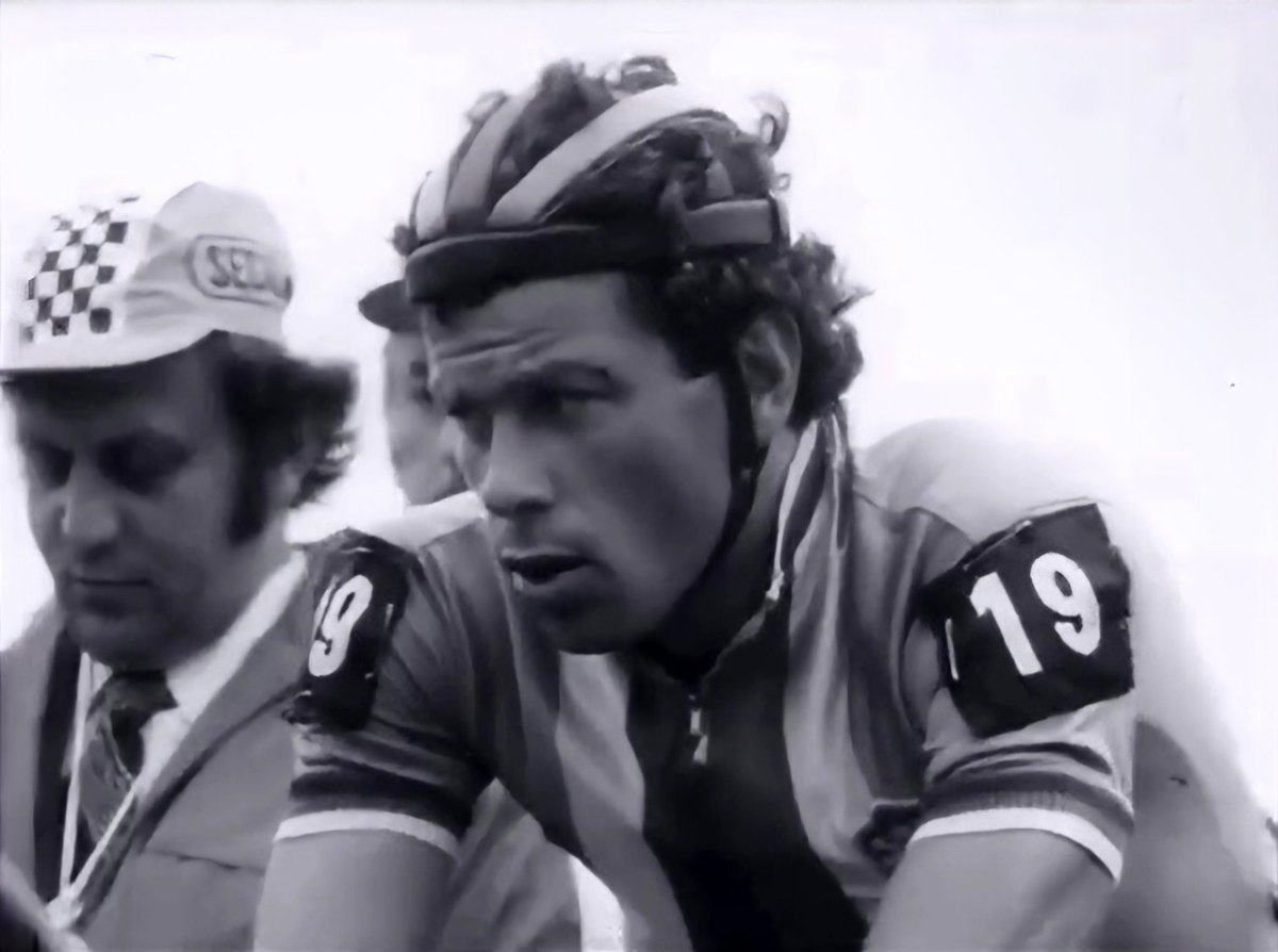 Antonín Bartoníček fue uno de los mejores ciclistas checoslovacos de la década de los 70 y con ello uno de las estrellas de la obligada categoría amateur en los países comunistas. Entre sus éxitos destacan 6 victorias de etapa en la prestigiosa Carrera de la Paz.