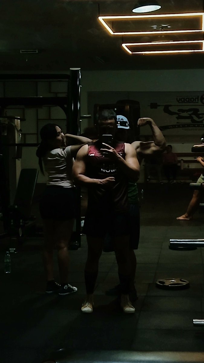 Member sepuh gym ini berkumpul