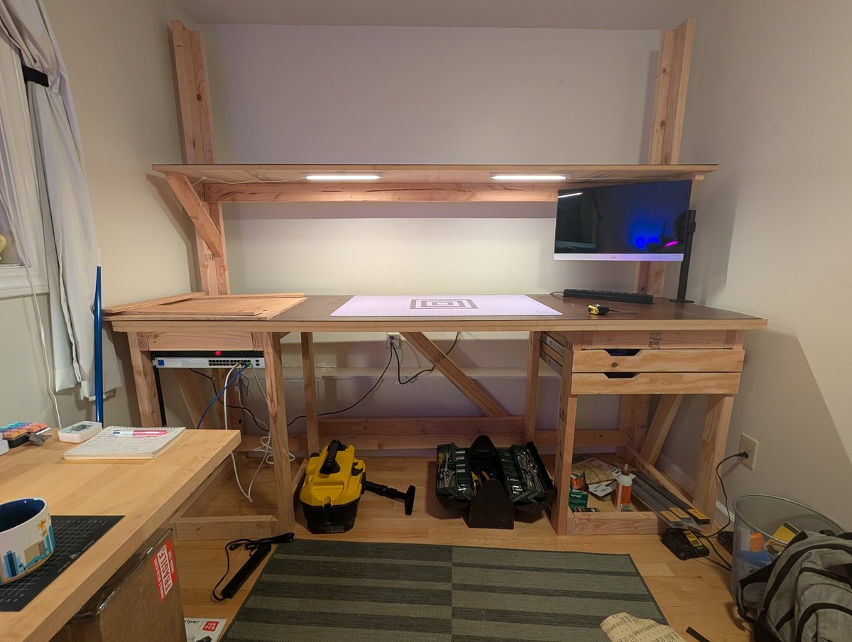 GoddenThomas's tweet image. Turns out that shelves are far easier to build than drawers.