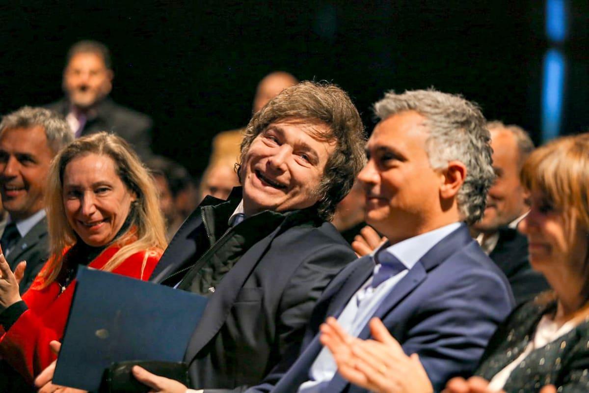 LANACION's tweet image. La Libertad Avanza apela a barrabravas, punteros y pastores evangélicos para la batalla bonaerense con el PJ lanacion.com.ar/politica/la-li…