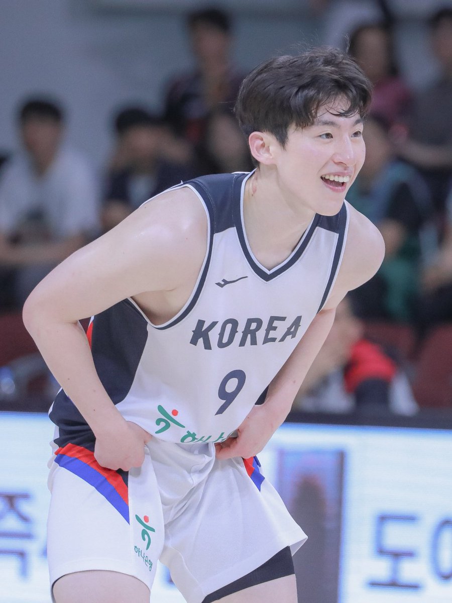 농친쥑
앞니보일때마다 또 어떤 기상천외한 플레이를 보여줄지 기대할수밖에없음