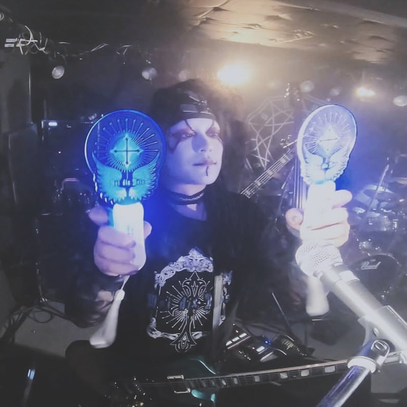 RYU59's tweet photo. Moi dix Mois 上海ver.のLEDライトスティック
残りわずか！
後7個とかかな？

7月一杯で通販受付終了なので是非ともです٩( ᐛ )و

今なら9月20(土)21(日)広島SIX ONE Mana兄生誕典礼祭ツアーファイナルにもバッチリ間に合う！

一緒にオソロしよう。

Ryux

こちらから
↓
https://t.co/HfOwdpMpsx https://t.co/GXE3nohpFv