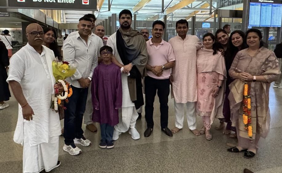 Just touched down in Raleigh! Extremely elated to be back amongst so many "Bhagwat Premis". Katha starts tomorrow at HSNC (Main Hall) see you all there!✨
Shri Radhe!
#ShrimadBhagwatKathaRaleigh
#HinduSocietyofNorthCarolina
#TeamVrajRas
