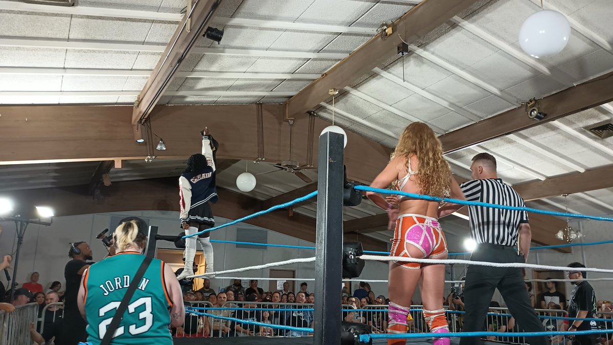 Cjellio's tweet photo. Aminah Belmont set to defend her CSW Women's Championship against Maggie Lee, who perhaps brought some ✨ELEGANCE✨to this Chi Style Friday night 
#CSWHeat #ChiStyle https://t.co/9mvt9RcX4l