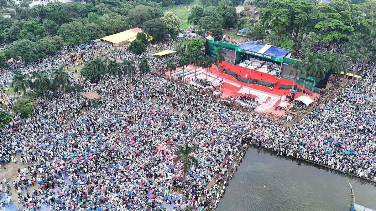 basherkella's tweet image. রাজধানীর সোহরাওয়ার্দী উদ্যানে জামায়াতের সমাবেশ উপলক্ষ্যে সকাল থেকেই মাঠ কানায় কানায় পূর্ণ হয়ে গেছে। যদিও মূল প্রোগ্রাম শুরু হবে দুপুর দুইটায়।
#Dhaka #Bangladesh #Jamaat