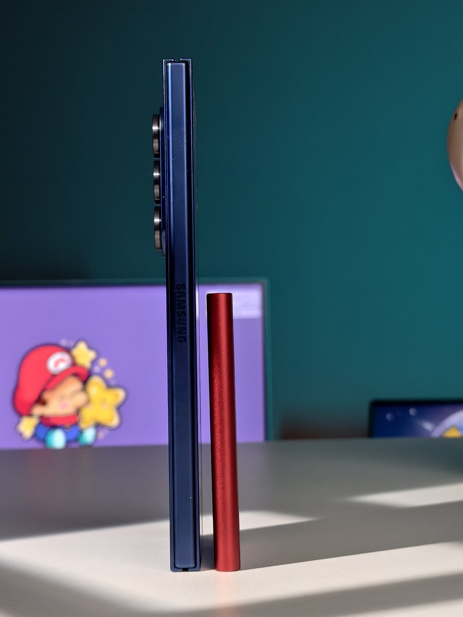 The Galaxy Z Fold7 is almost as thin as this SSD 🥹