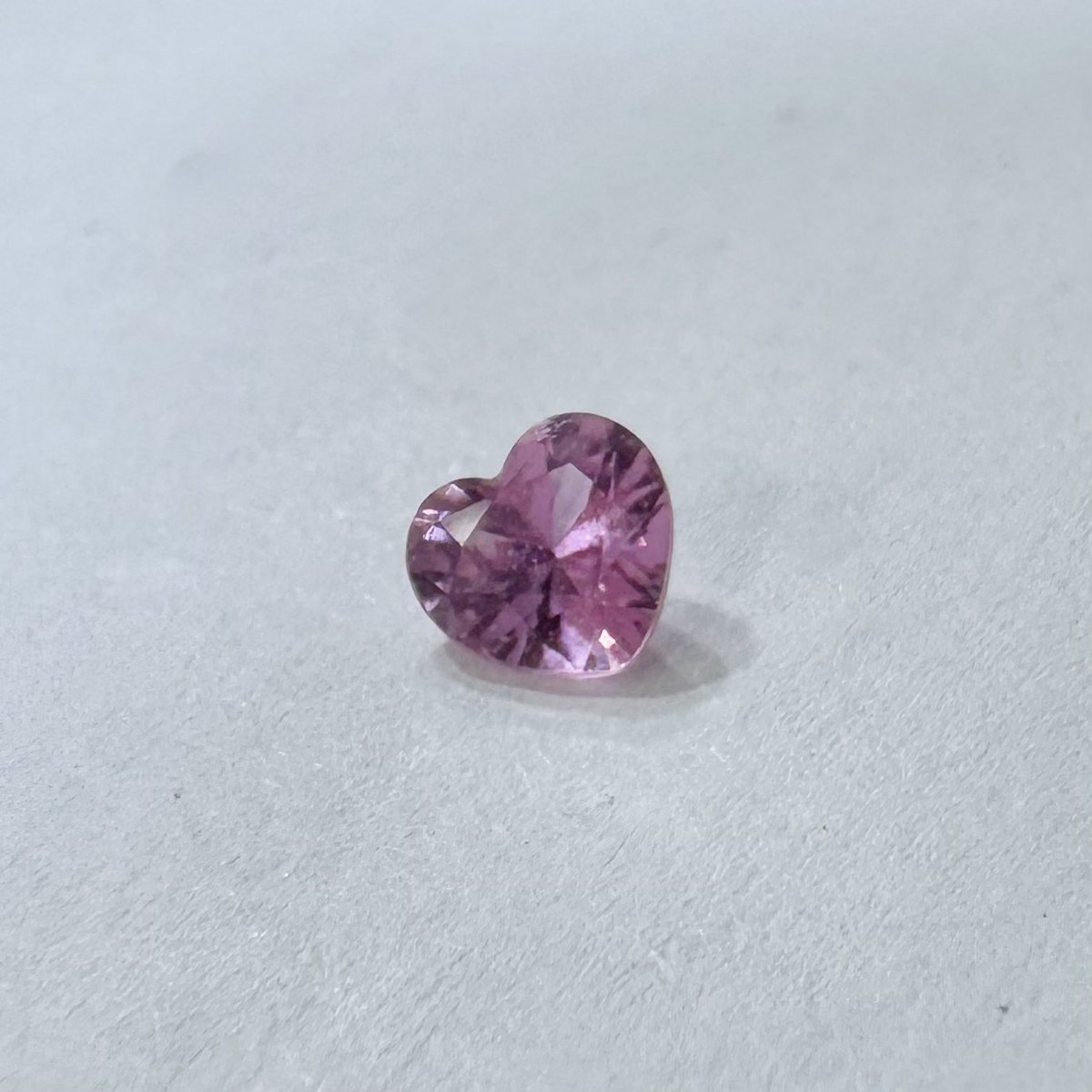 C31357141's tweet image. #천체마켓 

0.52ct 밀키 핑크 사파이어 하트 컷

✦ 15만원

윈도우 없이 커팅이 예쁜 밀키 사파이어입니다!

✦ open.kakao.com/me/C31357141
