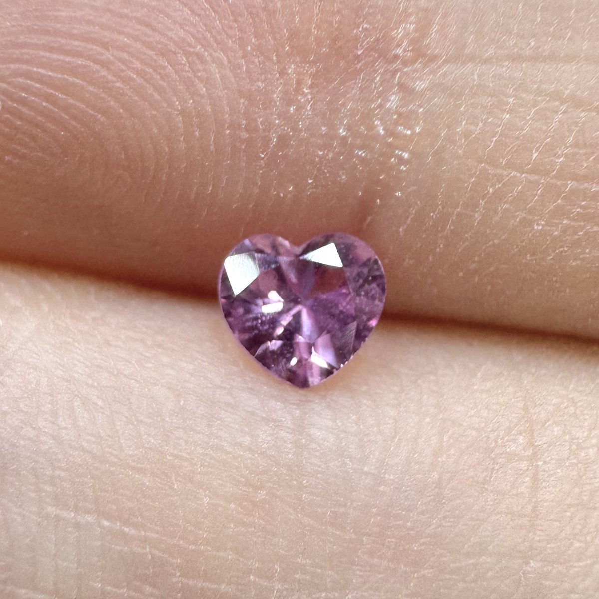 C31357141's tweet image. #천체마켓 

0.52ct 밀키 핑크 사파이어 하트 컷

✦ 15만원

윈도우 없이 커팅이 예쁜 밀키 사파이어입니다!

✦ open.kakao.com/me/C31357141