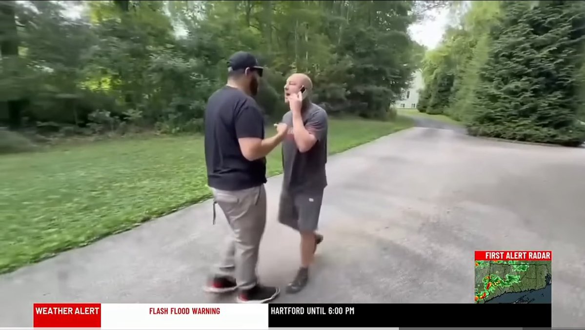 davepalex's tweet image. “I’m a Goddamn Connecticut State Trooper”.
I thought @MassStatePolice had a monopoly on corruption in New England. I was wrong.
LEO in New England have declared war against the people. These miniature, bald cowards know they have the power of the state behind them against a…