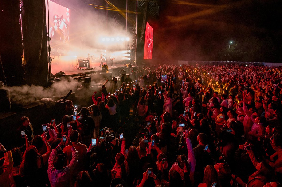 EVillegasV's tweet photo. ¡Arrancó la fiesta más esperada de Durango! #LaVillista2025 💥

Ni la lluvia pudo detenernos, porque cuando Durango celebra, ¡lo hace con todo!

Iniciamos con la Expo Ganadera Nacional Hereford 🐂🌾, seguimos con el corte de listón en las escalinatas de la velaria junto al talento de la Marching Band Bulldog’s 🎺🥁, y cerramos con broche de oro: Morat encendió la noche y puso a vibrar a Durango como nunca. 🔥🎤💃

¡Te esperamos mañana y todos los días para seguir disfrutando de #LaVillista2025! 🤠🎉