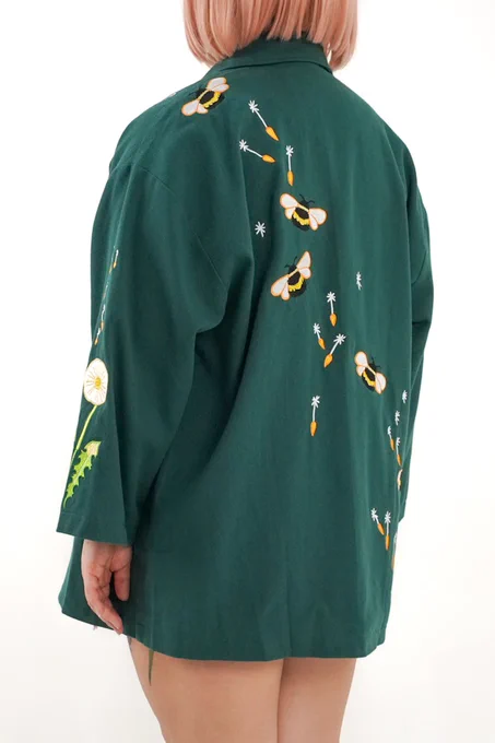 Dandelion Jacket in size L can still be preordered! Model is 5'4" wearing size L