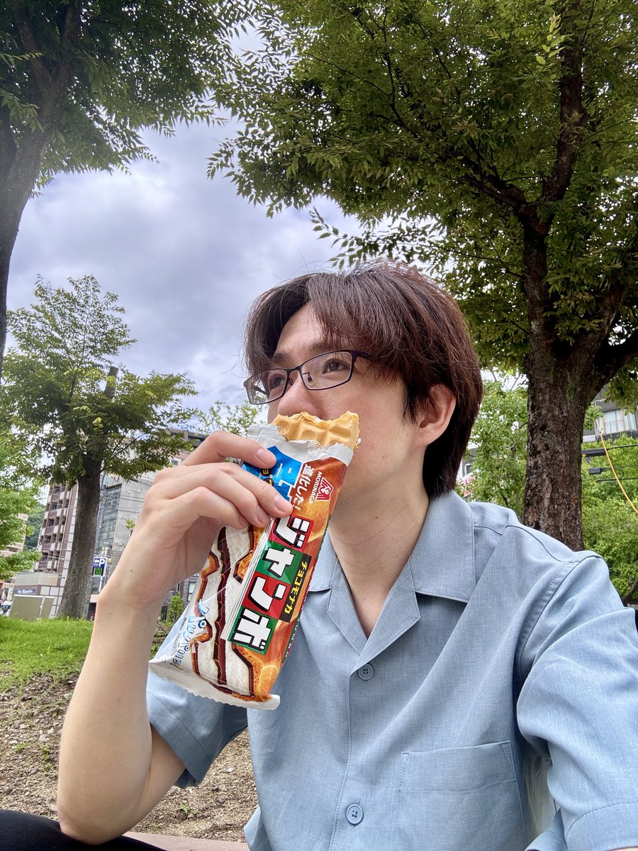 選挙行ってきた
緊張して挙動不審に思われたかも
アイス美味え