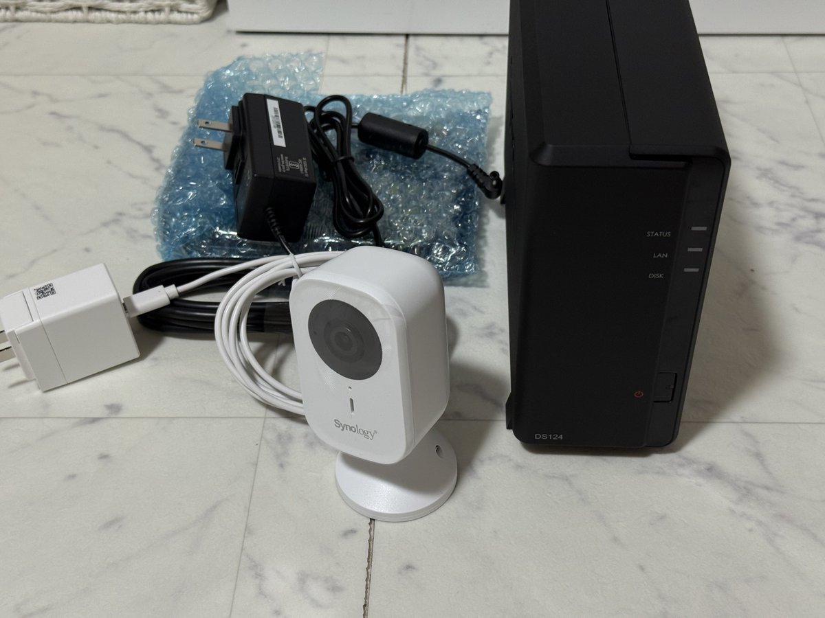 遠隔のわんこ見守りシステムを構築しました。

#Synology