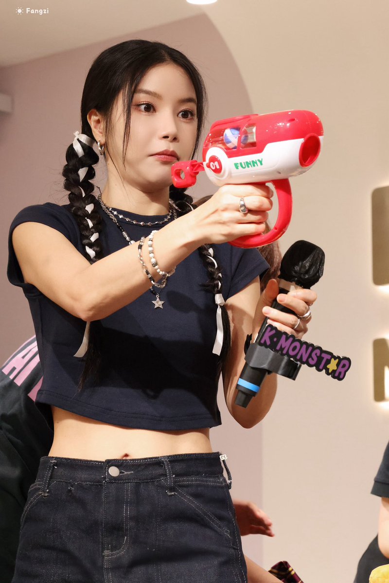 moo_moo_0619_cf's tweet image. 250713🐰❤️
Solar Single Album [Floating Free] 
FAN SIGN EVENT in Taipei
😍🥰
#마마무 #MAMAMOO
 #솔라 #SOLAR