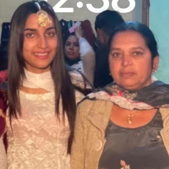 Punjab’s shocking “Canada marriage” scam!
For 2 years, 24‑year‑old Harpreet Kaur from Surrey, Canada &amp; her mother Sukhdarshan Kaur trapped 7 men across Punjab by promising marriage with a “Canada‑settled girl.” They fixed engagements via phone/video calls, showed her Canada work