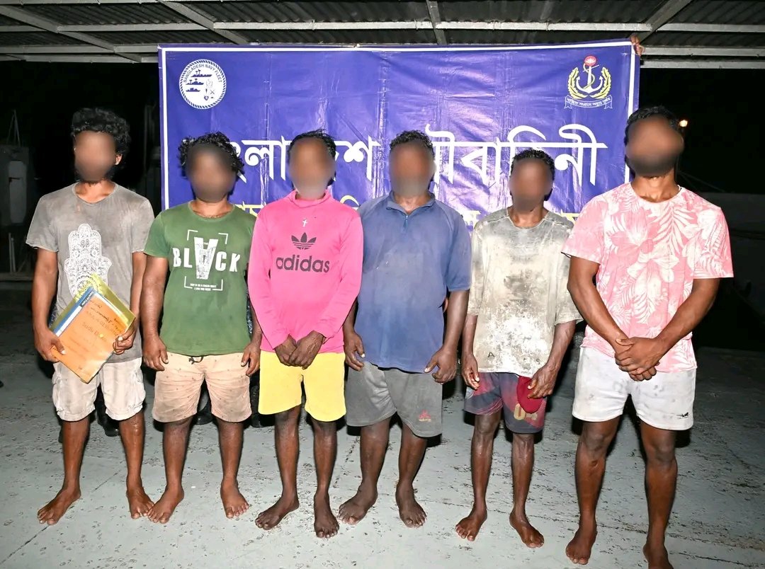DefenseDtb's tweet image. Bangladesh Navy has detained a Sri Lankan trawler ‘SLFV Sudu Dua-4' in Bangladesh waters with 6 fishermen. Detained 180km SW of Saint Martin’s & handed to police
for further legal actions.