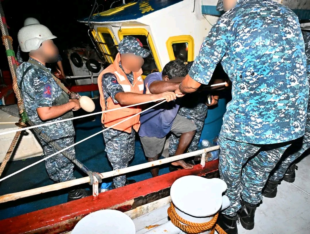 DefenseDtb's tweet image. Bangladesh Navy has detained a Sri Lankan trawler ‘SLFV Sudu Dua-4' in Bangladesh waters with 6 fishermen. Detained 180km SW of Saint Martin’s & handed to police
for further legal actions.