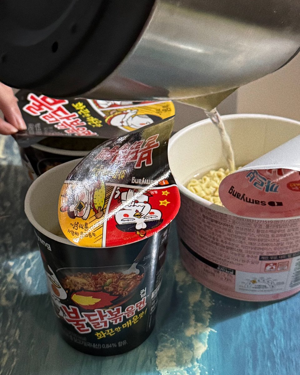 moois_eating's tweet image. 불닭에 타코야끼 파티했어요 (ᐢ ܸ. .ܸ ᐢ)՞ ՞
📍타코야끼 가게 정보 : 홍타코
친구가 알려준 타코야끼 집인데 쌀가루로 반죽이라 엄청 바삭하고 감칠맛이 너무 조았어요 또먹을래요…
불닭타코 다먹고 후식으로 케이크도 먹었어요..