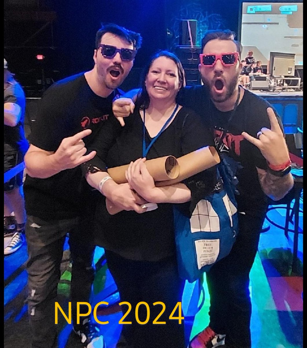 SilverMoonShard's tweet image. THRILLED that we're here at @NerdcorePC🔥 to take year two of this photo!
Thanks, fellas! 💜@RockitMusicYT @ghostlike_mp3
@ClovisTheWriter
#NPC2025