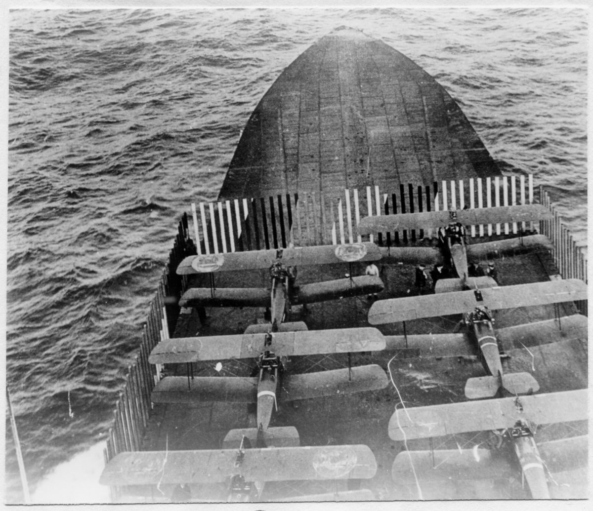 NatMuseumRN's tweet image. #OnThisDay-19 July 1918–Six Sopwith Camels launched from HMS Furious in the first successful air strike from an aircraft carrier
They destroyed 2 Zeppelin sheds at Tønder, along with airships L54 & L60. A turning point in naval warfare
bit.ly/3nZHXeD
📷 Carriers_F044